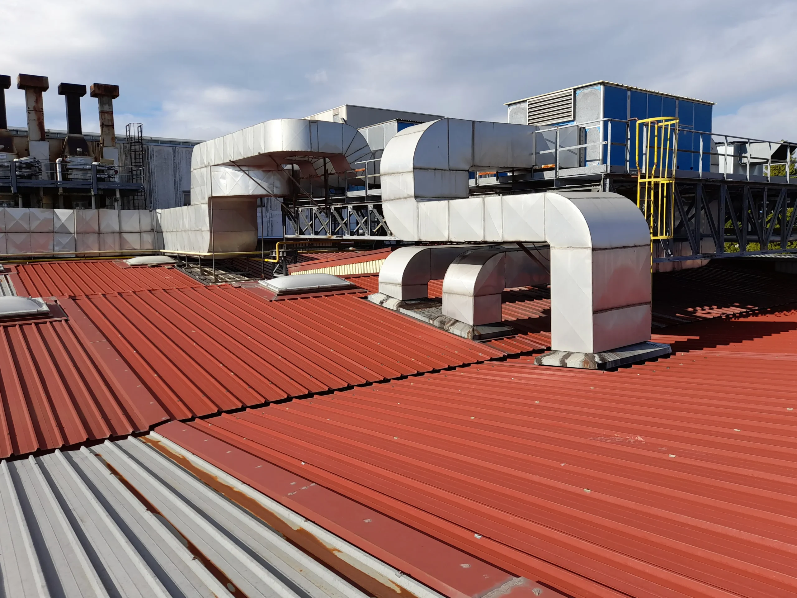 Techos industriales, es el servicio de instalación en techos y domos